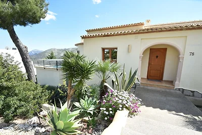 Villa mit privatem Pool und Ausblick