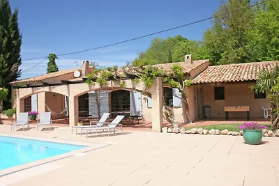 Luxuriöses Ferienhaus mit privatem Pool