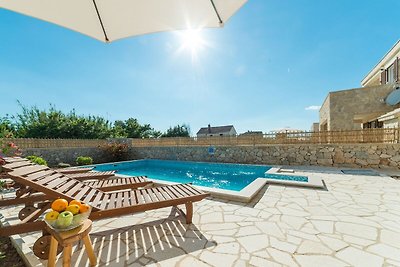 Schöne Villa in Privlaka mit beheiztem Pool
