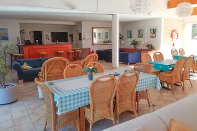 Villa con lavastoviglie, in un ambiente verde