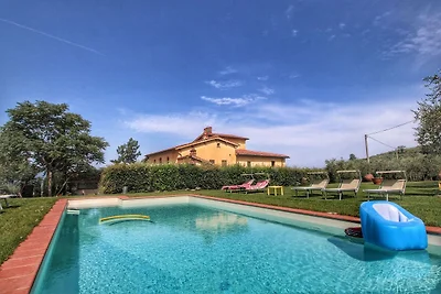 Moderna casa vacanze con piscina