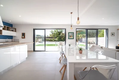 Villa contemporanea con piscina privata