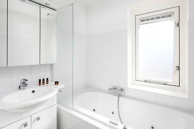 Neu gestaltete Villa mit Whirlpool, nahe am...