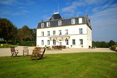 Denkmalgeschütztes Schloss in Asnières mit...
