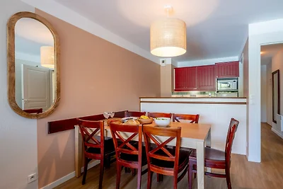 8-Person Scenic Landes Forest Apartment