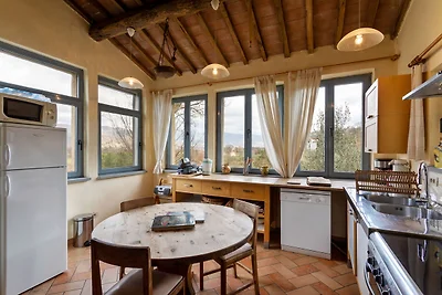 Spaziosa villa per vacanze con piscina