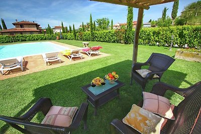 Idyllisches Cottage mit Pool in Lucignano