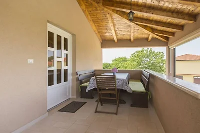 Ferienhaus in Tinjan mit Schwimmbecken