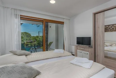 Villa in Poreč mit Schwimmbecken