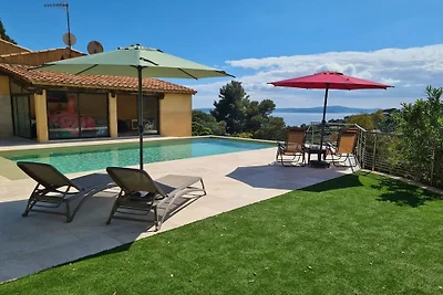 Villa in Les Issambres mit Schwimmbecken