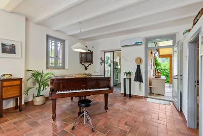 Attraente Villa con Piscina