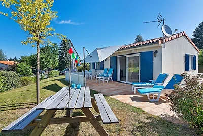 Bungalow urbano a Écuras con piscina