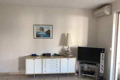 Modernes Appartement mit Schwimmbad