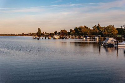 Hausboot Floating House in Ribnitz-Damgarten