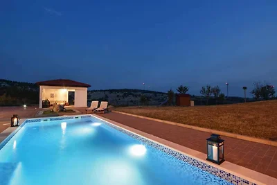 Familienvilla mit Meerblick und beheiztem...