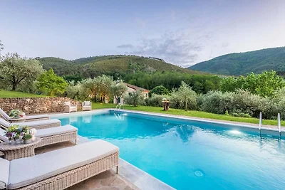 Villa in Toscane bij Lucca met Zwembad