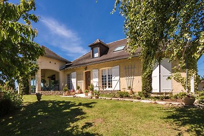 Gemütliche Villa in Saint-Bonnet-la-Rivière m...