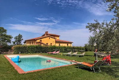 Moderna casa vacanze con piscina