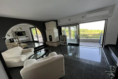 Tranquil Spacious Villa with Private Pool - F...