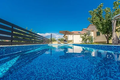 Villa in Poljica Brig mit Schwimmbecken