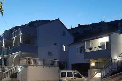 Apartments Dobrila - Two Bedroom Apartment wi...