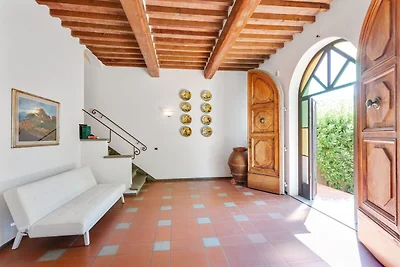 Spaziosa Villa a Empoli con Piscina
