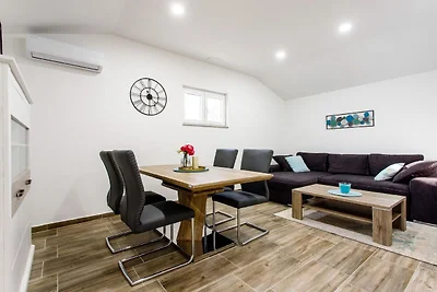 Casa vacanze a Neoric con piscina riscaldata