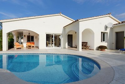 Luxurious Villa in Calonge with Swimming Pool