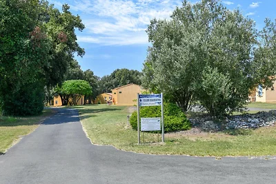Gîte in einem Ferienpark mit Pool