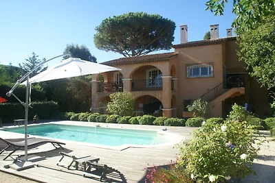 Moderna casa vacanze con giardino privato