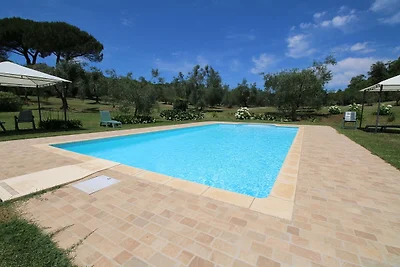 Villa moderna a Manziana con piscina