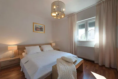 Villa in Ugljane mit privatem Pool