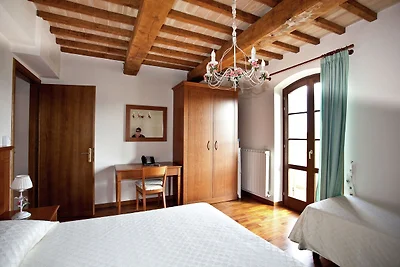 Villa moderna a Cannara con piscina