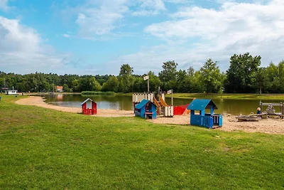 Villa aan het water met dakterras voor 6...
