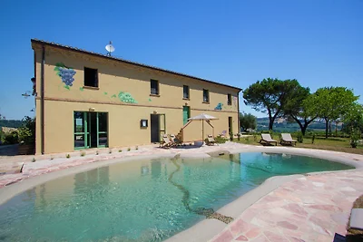 Bellissima villa a Barchi con piscina privata