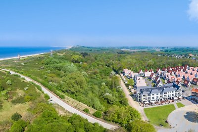 Luxe, statige villa met drie badkamers, 1 km.