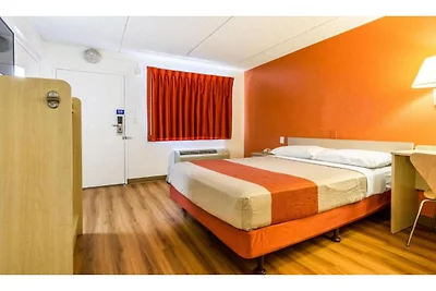 1 Doppelbett | Barrierefrei/Badewanne – Flugh...