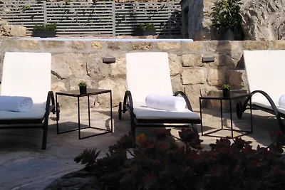 Casa in pietra a Brotnice con vasca...