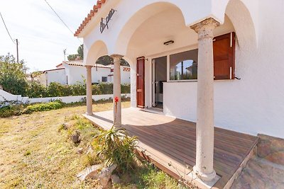 Lovely Holiday Home in l'Escala with Fenced...