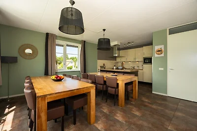 Villa in Andijk mit Whirlpool und Garten