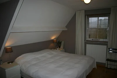 Moderne Villa mit Garten in Groet