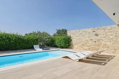 Villa in Kraj, Tkon mit Schwimmbecken