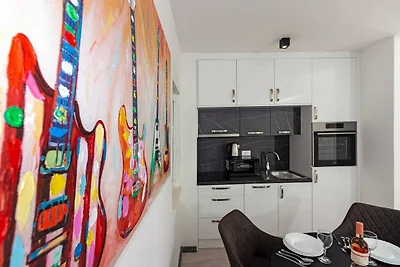Modern Apartments with Private Balcony - Prem...