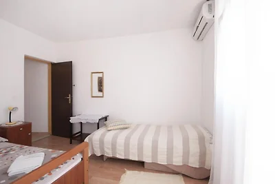 Apartments Mira -One Bedroom Apartment with T...