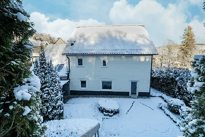 Haus Ruhrquelle Terrasse und Garage bei...