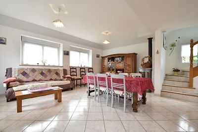 Smaakvol vakantiehuis in Plouvara met tuin