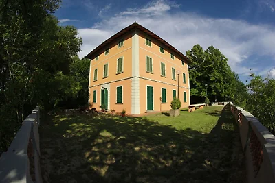Ein Teil einer schönen Villa mit Aussicht