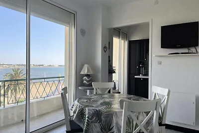 Wohnung in Grau du Roi mit Meerblick