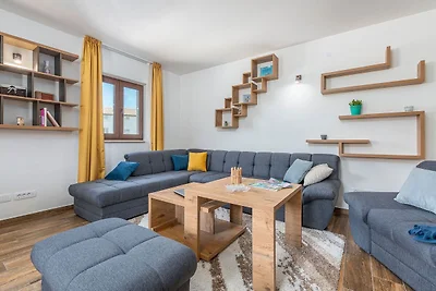 Stilvolles Ferienhaus in Brtonigla mit Pool