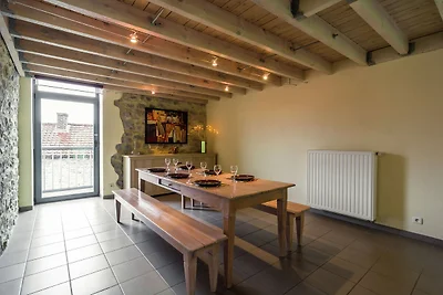 Casale ristrutturato con terrazzo e giardino
